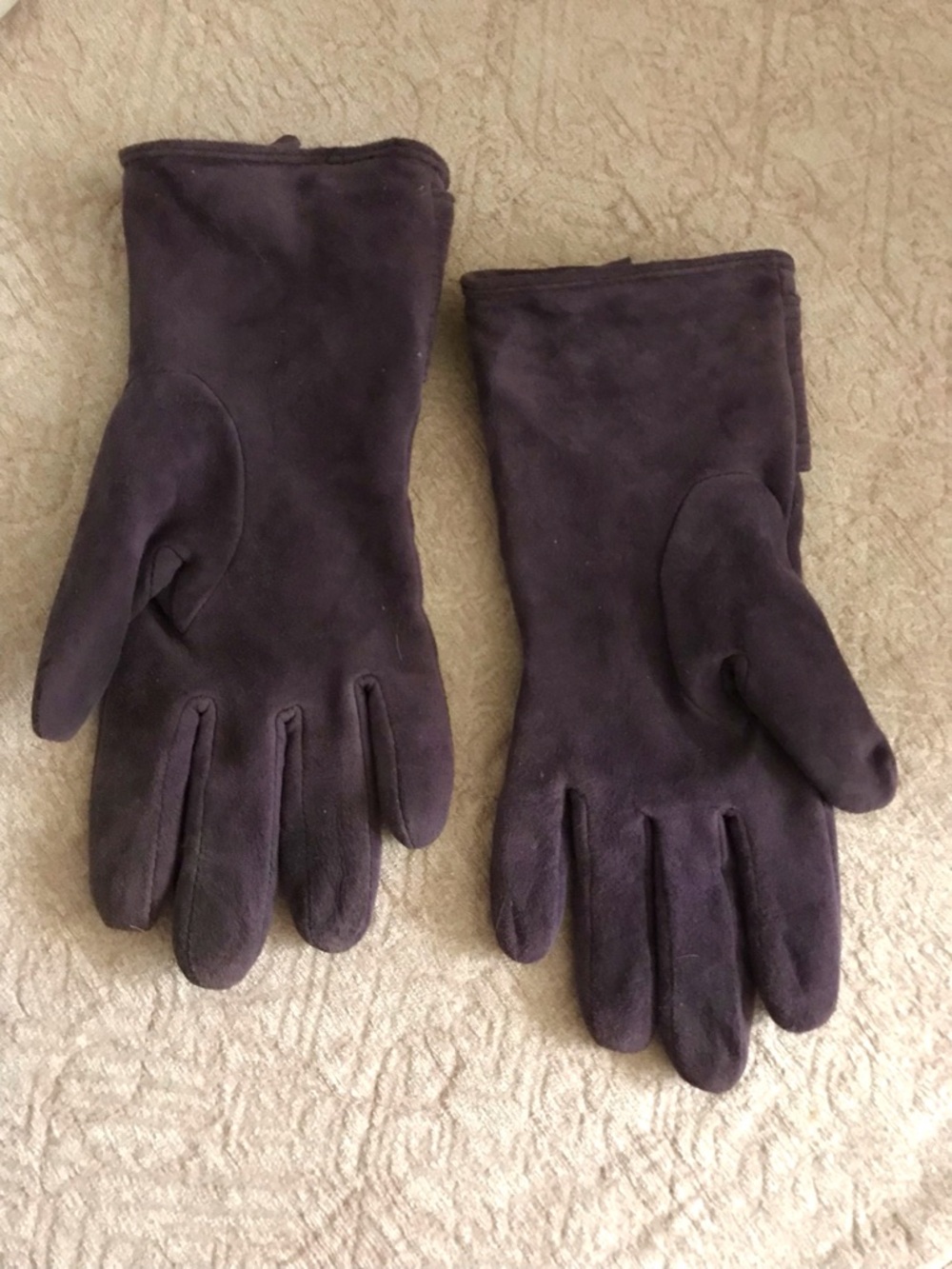 Ralph Lauren Plum Suede Buckle Gloves - Picture 5 of 9